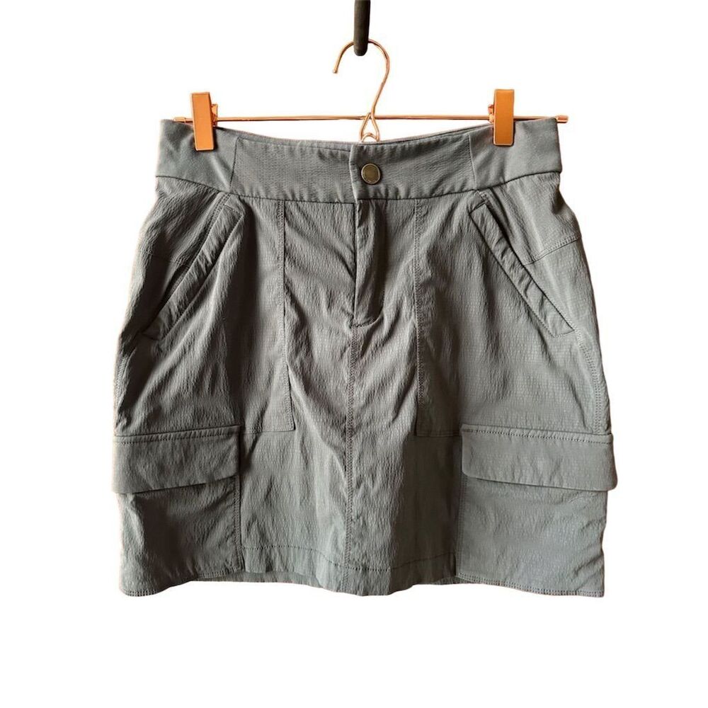 Athleta Women's Trekkie Cargo Skort Size 6 Gray Short Versatile Multiple Pockets